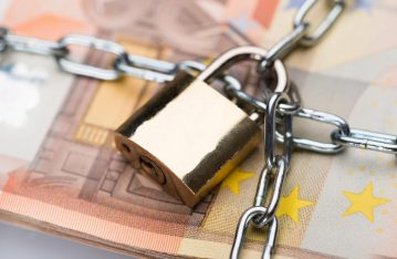 К остановке операций половины компаний малого и среднего бизнеса привела блокировка счетов