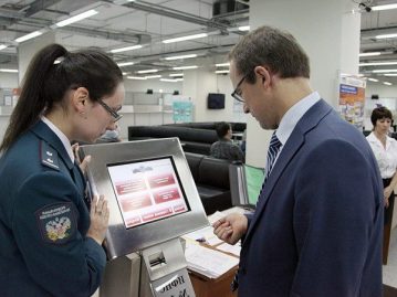 ФНС вычисляет фирмы, у которых работники – самозанятые