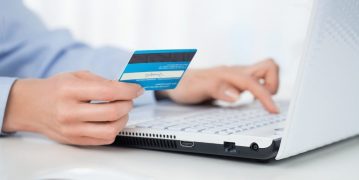 Россиянам ограничили переводы в некоторые страны
