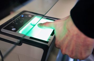 Банки уговаривают клиентов не сдавать биометрию