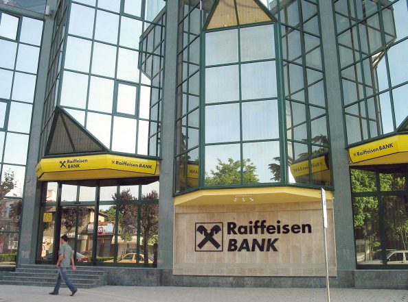 Райффазенбанк установил комиссию в 1,5% за быстрые платежи