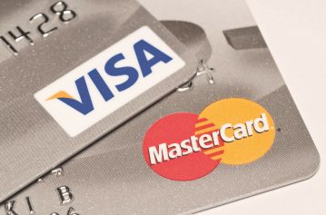 Visa и MasterCard под угрозой исчезновения в России