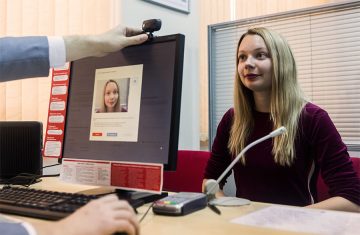 Альфа-банк начнет «узнавать» своих клиентов с порога