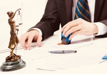 Документы на регистрацию бизнеса отнесёт за вас нотариус